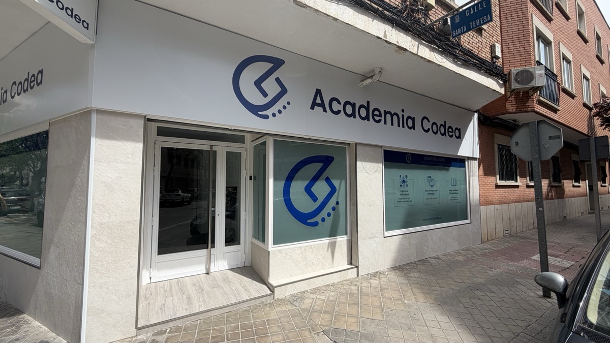 Fachada de Academia Codea, academia de informática en Calle Calatrava 50, Ciudad Real